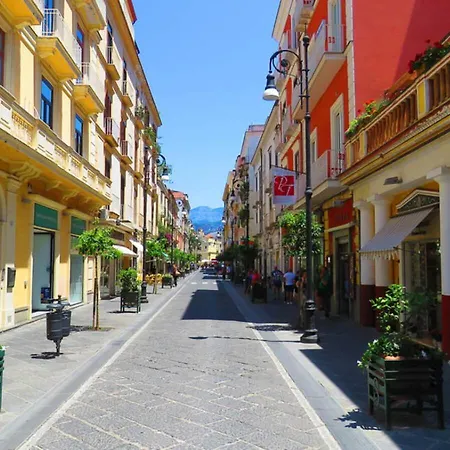 Agora -friend's House سورينتو