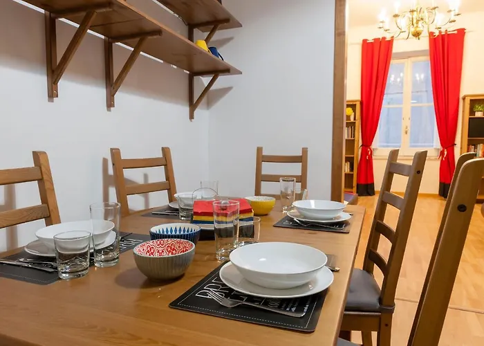 Agora -friend's House شقة *