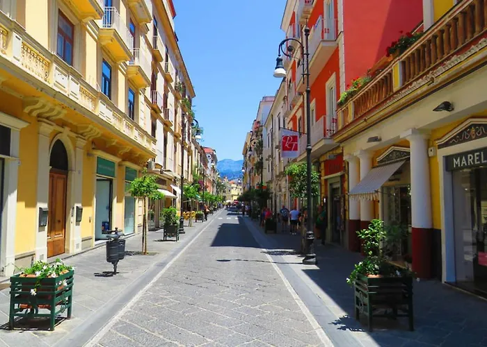 Agora -friend's House سورينتو